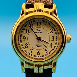 TIMEX Vintage 1999 Women’s Quartz Wristwatch Leather Band Indiglo Working Cond